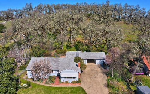 2020 Ridge Rd, Ukiah, CA 95482-4116