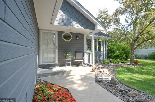 191 Green Briar Dr, Lino Lakes, MN 55014-1283