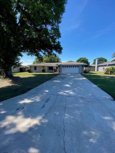 2245 Eastmeadows Rd, Lakeland, FL 33812-3108