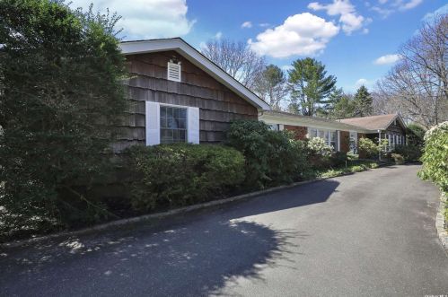 15 Crossway, Muttontown, NY 11545-2218