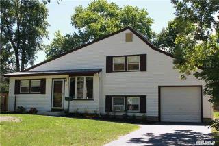 40 Briaroot Dr, Smithtown NY  11787-4933 exterior