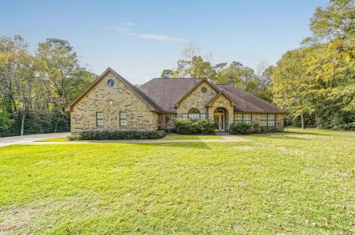 320 Forest Ln, Huntsville, TX 77340-8923