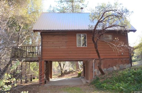 35772 Highland Dr, Bass Lake, CA 93604-9737