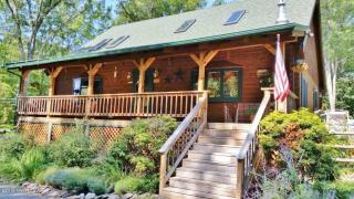 44 Oak Mountain Dr, Hawley, PA 18428-8225
