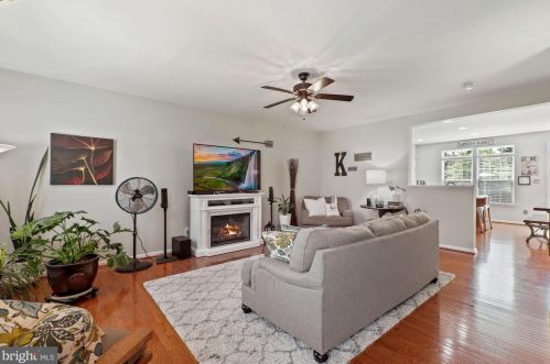 2355 Merseyside Dr, Woodbridge VA  22191-6568 exterior