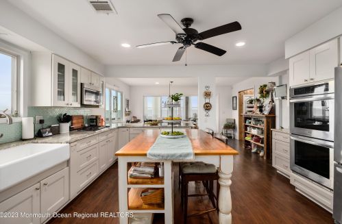 1600 Bch Blvd, Lacey NJ  08731-5031 exterior