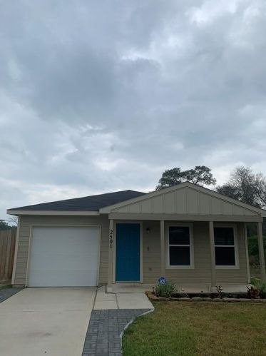 2501 16th St, Hempstead TX  77445-6543 exterior