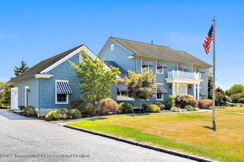 74 Lippincott Rd, Little Silver, NJ 07739-1700