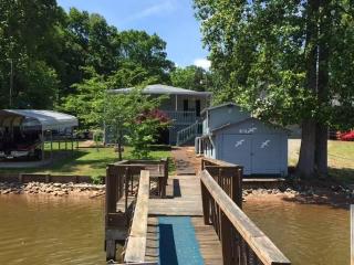 516 Lake Shore Ave, Lexington, NC 27292-8235