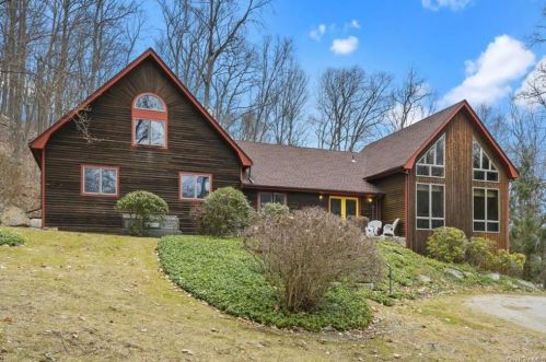 121 Cornwall Hill Rd, Patterson, NY 12563-2535