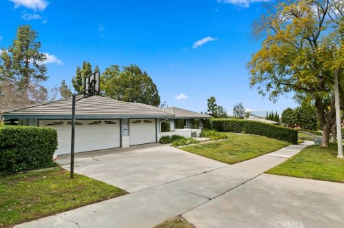 5576 Inner Circle Dr, Riverside CA  92506-3617 exterior