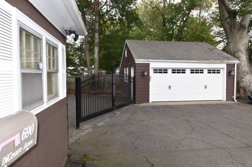 690 Clinton Ave, Bridgeport CT 06605-1702 exterior