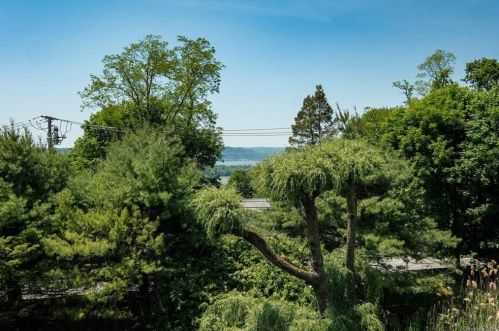 5 Hudson Watch Dr, Crotonville NY  10562-2439 exterior