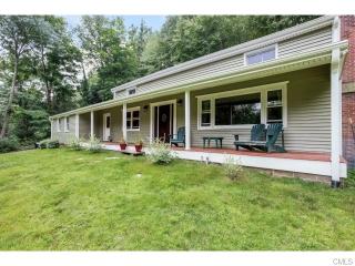 185 Hanover Rd, Newtown, CT 06470-1137