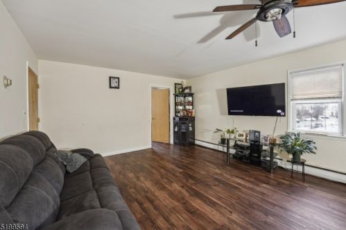 10 Charles St, Roselle Park NJ  07204-2201 exterior