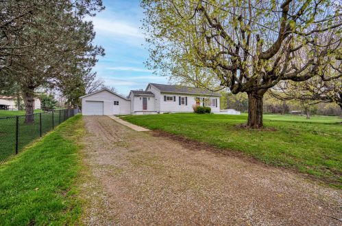 8425 Jefferson Rd, Carroll, OH 43112-9525