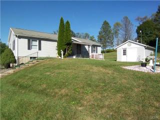 3730 Daubert Rd, Northampton, PA 18067-9656