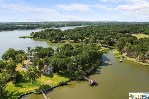 195 Lcr Cedar C1, Fallon, TX 76667-4221