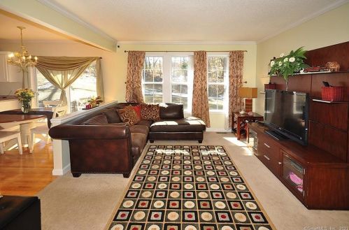 93 Cougar Dr, Manchester CT  06040-6379 exterior