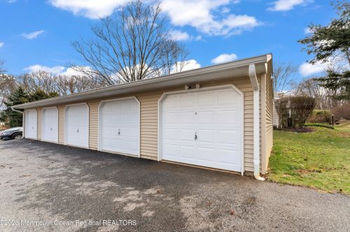 19 Firethorn Cir, Tinton Falls, NJ 07701-6735