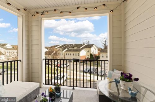 43589 Mcdowell Sq, Leesburg VA  20176-6528 exterior