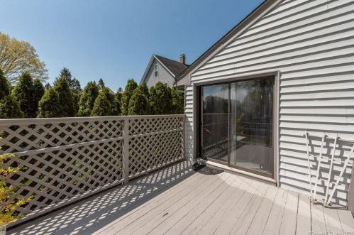 956 Huntington Rd, Stratford CT  06614-2736 exterior