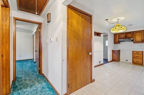 207 Hazel St, Zelienople PA  16063-1012 exterior