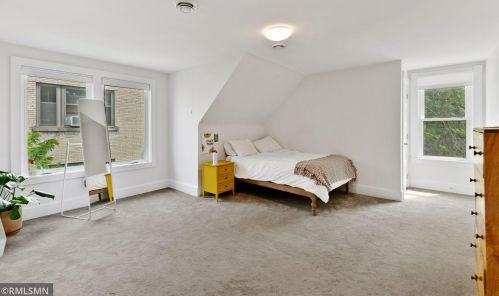 1929 Dupont Ave, Minneapolis MN  55403-3039 exterior