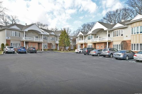 59 Sarah Ct, Amityville, NY 11701-1760