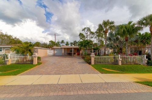4623 Orchard Ln, Naples, FL 34112-6619