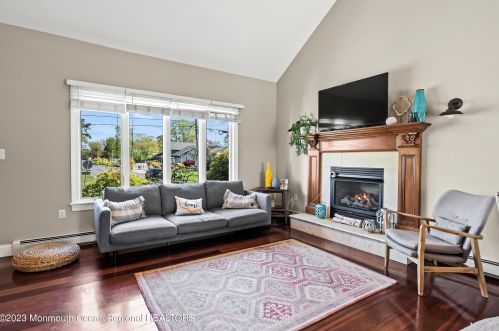 208 Virginia Dr, Bricktown NJ  08723-6521 exterior