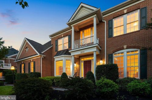 19372 Ml Dm Pl, Leesburg VA 20176-1637 exterior