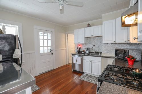 15 Fairview Ave, Nashua NH 03060-4105 exterior