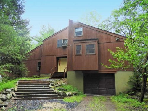 8173 Oak Ridge Ln, Cresco, PA 18326-7190