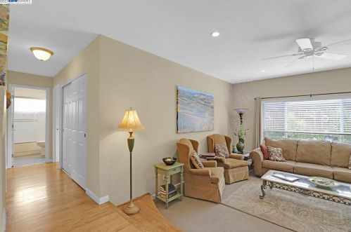 1220 Hillcrest Ave, Livermore CA  94550-4923 exterior