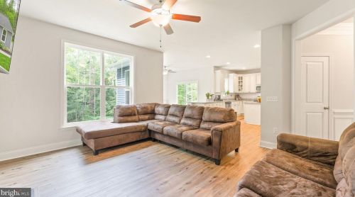 1077 Mountain View Rd, Fredericksburg VA  22406-4429 exterior