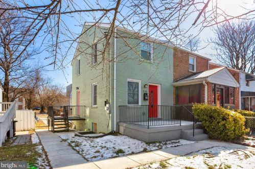 711 49th Pl, Washington, DC 20019-4805