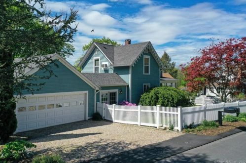 4 Lake Ave, Higganum, CT 06441-4229