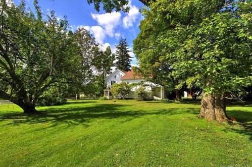 354 Moose Hill Rd, Upper Stepney CT  06468-2404 exterior