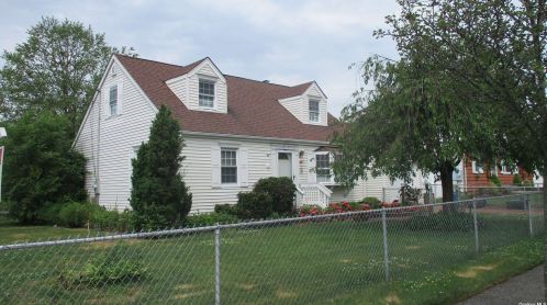 263 3rd Ave, Babylon, NY 11704-3139