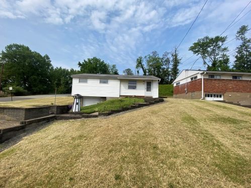 438 Presque Isle Dr, Pittsburgh, PA 15239-2604