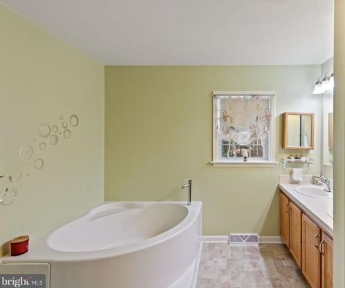 182 Beacon Ct, Montross VA  22520-4078 exterior