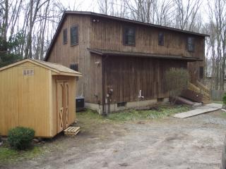 16 Tree Top Rd, Ellington, CT 06029-2536