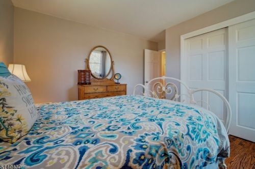 1 Pinewood Ct, Flemington NJ 08822-4909 exterior