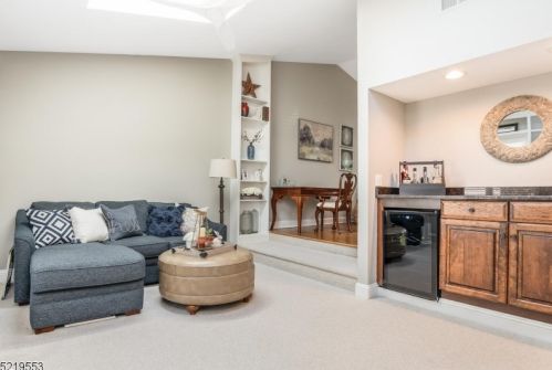 3 Country Club Dr, Annandale NJ  08801-1637 exterior