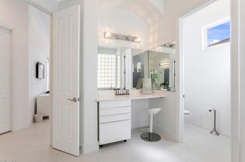 9045 Shenendoah Cir, Naples FL 34113-1663 exterior