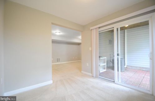 209 Hawks View Sq, Leesburg VA  20175-4103 exterior