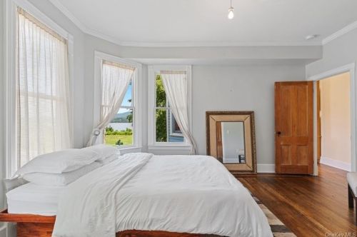 10 Bay View Ter, Newburgh NY  12550-6002 exterior