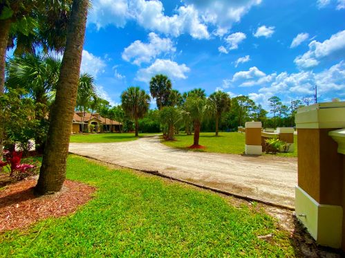 11355 63rd Ln, West Palm Beach, FL 33412-1806