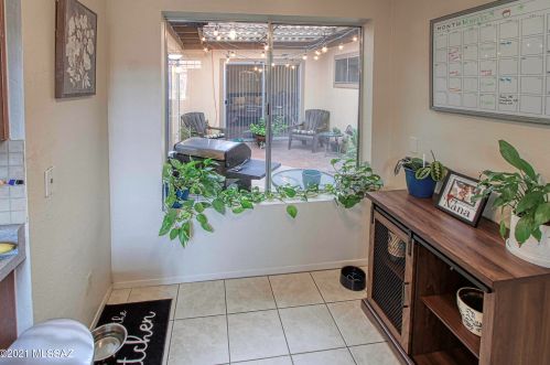 8410 Cypress Point Ln, Tucson AZ 85710-7108 exterior